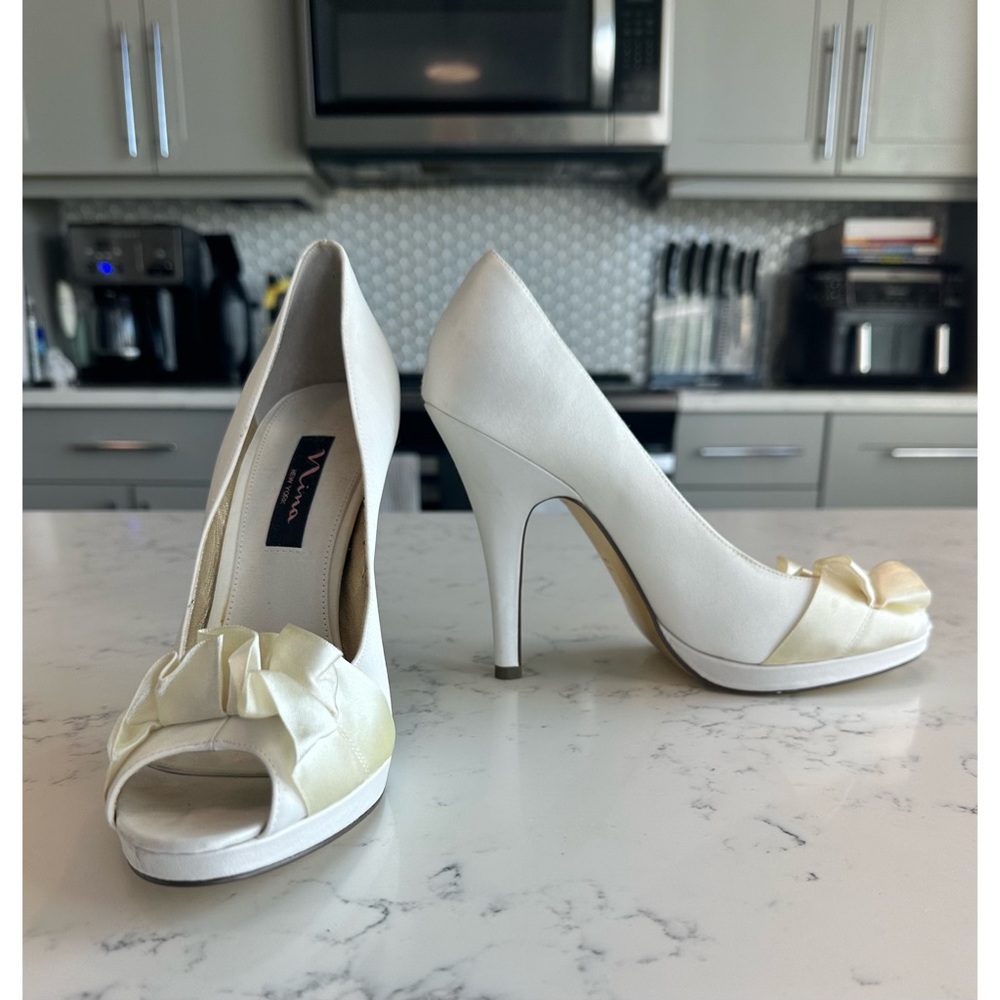 Nina New York Evelixa White Satin Ruffle Peep Toe Heels- Size 9